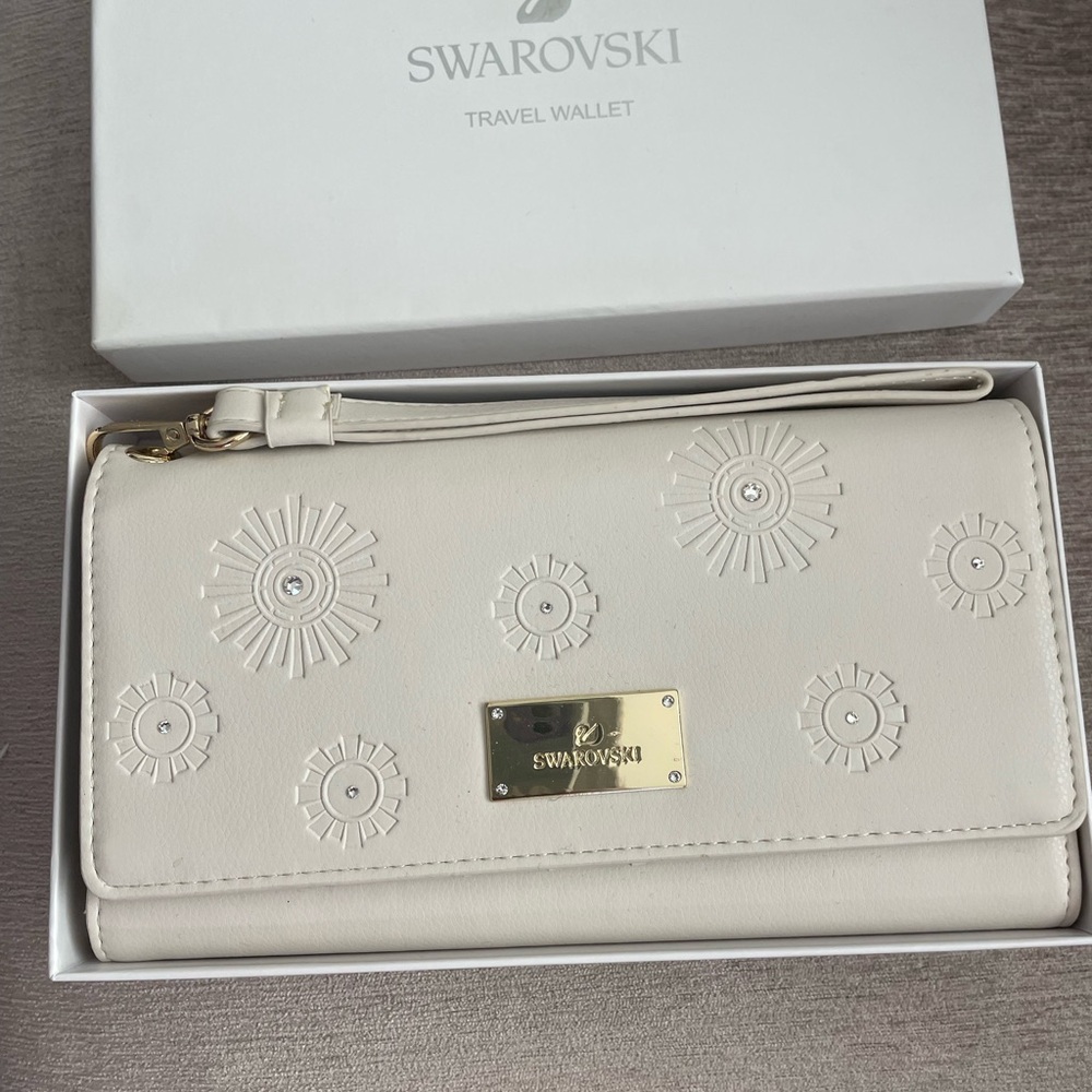 Swarovski White Floral Embossed Wallet